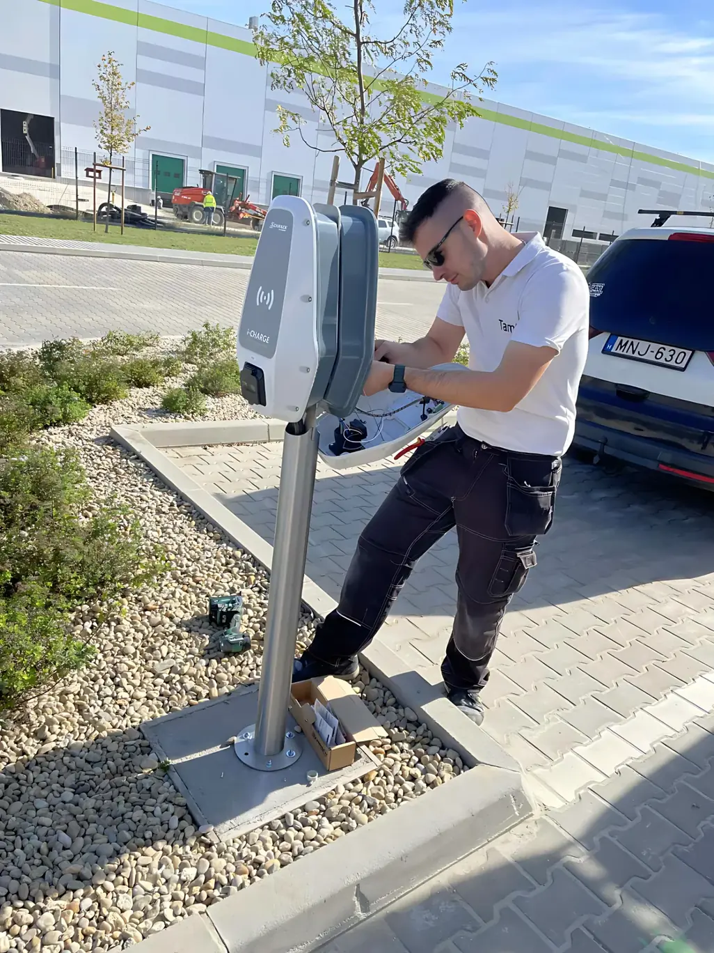 Otthoni elektromosautó-töltő szakszerű telepítése